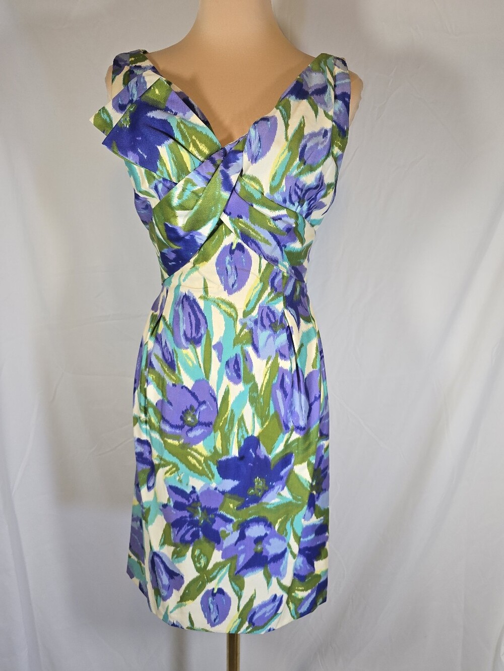 Vintage Floral V‑Neck Sleeveless Dress in Purple and Green